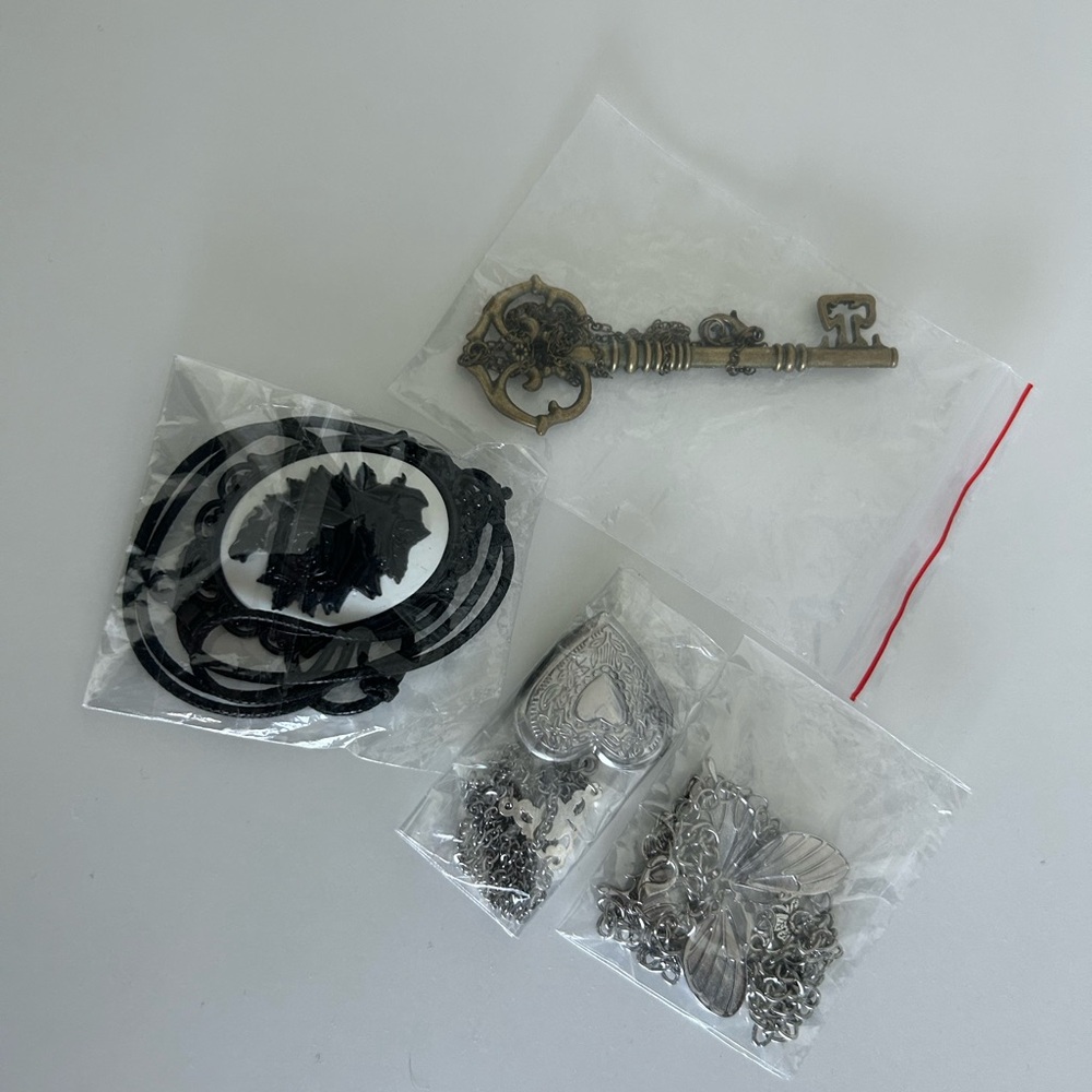 Dahlia’s bundle